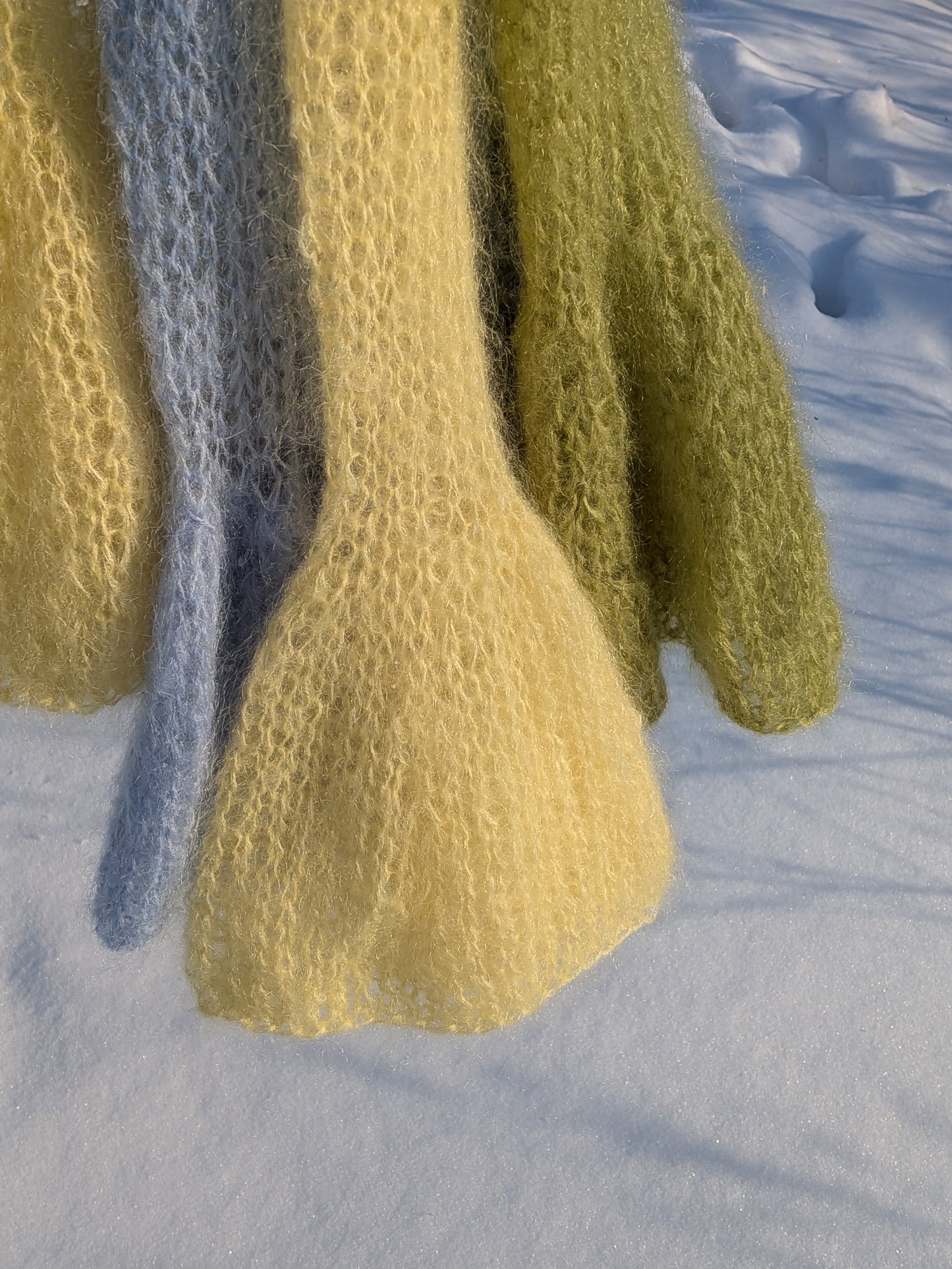 Floating Sleeves / Butter Yellow